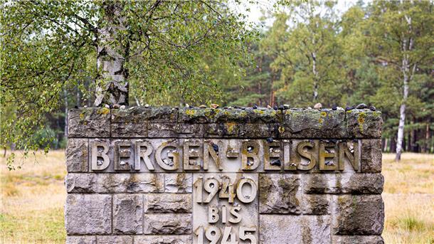 „Vergessene Opfer“ - Führung auf Russisch in Bergen-Belsen Die Gedenkstätte Bergen-Belsen erinnert an die Verbrechen der Nationalsozialisten während des Zweiten Weltkriegs. (Archivbild)