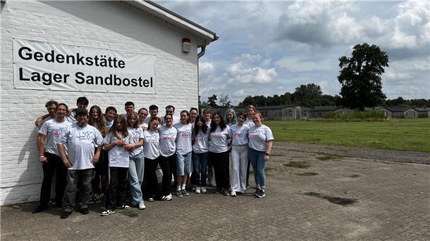 Die Gedenkstätte Lager Sandbostel und ihre Kooperationspartner laden ein zu einer Gedenkfeier im Rahmen des traditionellen "Work for peace"-Camps ein. 