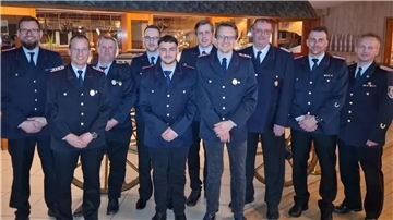 Die geehrten und beförderten Feuerwehrleute der Freiwilligen Feuerwehr Hamersen.
