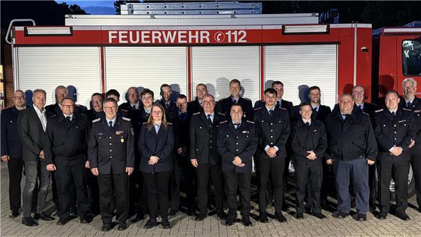 Die geehrten und beförderten Mitglieder der Ortsfeuerwehr Gnarrenburg.