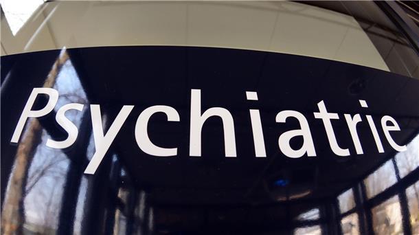 Die Generalstaatsanwaltschaft München hat gegen einen 15-Jährigen Anklage erhoben. Er soll in einer psychiatrischen Klinik einen Siebenjährigen erstochen haben. (Archivbild)
