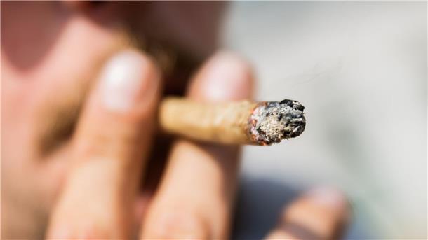 Cannabis und Straßenverkehr: Verbände warnen vor Risiken Die geplante Cannabis-Legalisierung wirft Fragen zur Verkehrssicherheit auf.