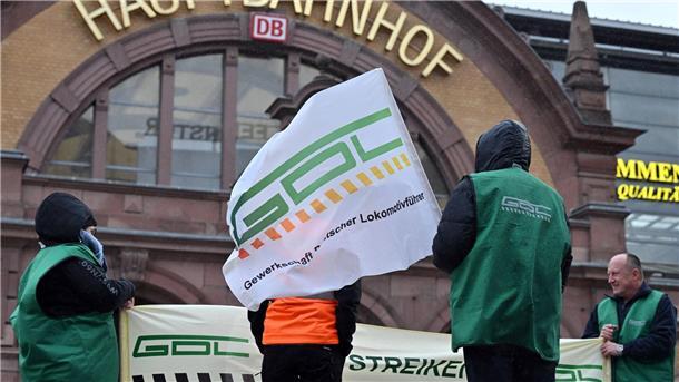 Nordwestbahn & Co erzielen Tarifabschluss mit GDL Die Gewerkschaft Deutscher Lokomotivführer (GDL) hat mit dem Eisenbahnunternehmen Transdev einen Tarifabschluss erzielt.