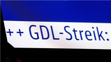 Die Gewerkschaft Deutscher Lokomotivführer (GDL) will mit der Aktion den Druck in der laufenden Tarifrunde erhöhen.
