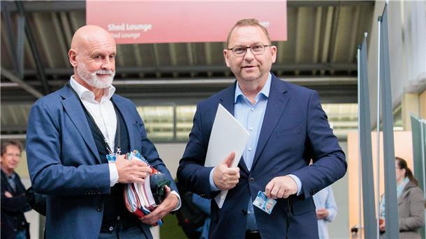 Die Gewerkschafter Volker Geyer und Frank Werneke verhandeln für die Arbeitnehmerseite.