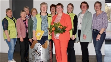 Die Gnarrenburger Landfrauen blicken voller Zuversicht und Tatendrang in die Zukunft. Unser Foto zeigt Beisitzerin Petra Huntemann (von links), die Kreislandfrauenvorsitzende Marita Ropers, die NLV-Vizepräsidentin Dörte Stellmacher, Beisitzerin Karin Schröder, die ehemalige Vorsitzende Rita Tietjen, Beisitzerin Petra Andrea Sanwald, die neue Vorsitzende Andrea Garms, Beisitzerin Daniela Homburg, Schriftführerin Angela Wilshusen und Kassenführerin Karina Suske-Brase.