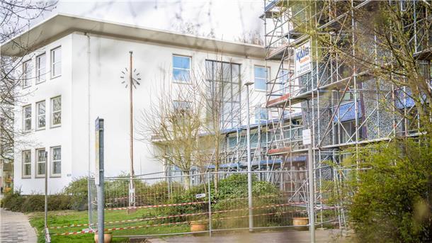 Herkulesaufgabe: Der Stadt fehlen Schulgebäude Die Goetheschule soll zur Vierzügigkeit nach Auszug der Schulischen Dienste und LIS ausgebaut werden.