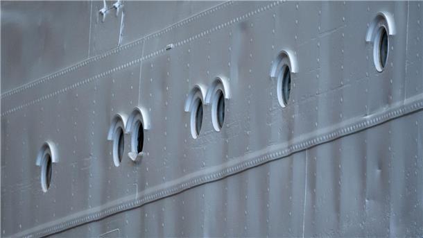 Die „Gorch Fock 1“ hat die Schiffbauhalle verlassen.