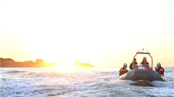Die Greenpeace-Protestaktion begann bei Sonnenaufgang.