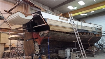 Die „Grönland“ befindet sich in einer Halle der dänischen Werft Hvide Sande Shipyard. Die Sanierung wird teurer als erwartet. Der Förderverein des Deutschen Schifffahrtsmuseums will selbst nachlegen, wird es aber nicht allein schaffen.