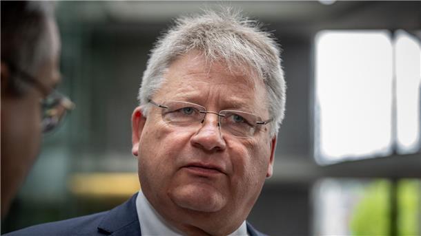 BND-Chef warnt vor Cyber-Angriffen auf LNG-Terminals Die größten Cyber-Bedrohungen sieht er in Russland und China: BND-Präsident Bruno Kahl.
