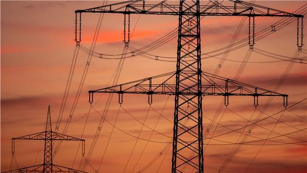 Die Großhandelspreise für Strom sind enorm gestiegen - und wirbeln die Branche durcheinander. Neukunden sind für Energieversorger auf einmal eine Belastung.