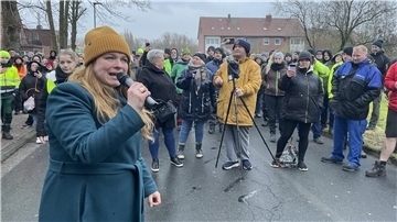Rednerin bei einer Demo