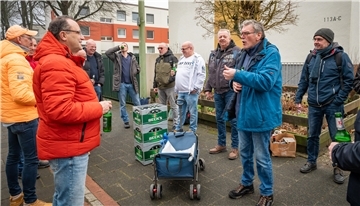 Die ehemalige zweite Herrenmannschaft von SFL Bremerhaven trifft sich einmal im Jahr zur Grünkohlwanderung. 