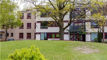 Die Grund- und Oberschule in Burg (Spreewald). In einem offenen Brief haben Lehrkräfte rechtsextreme Vorfälle an ihrer Schule im Spree-Neiße-Kreis beklagt.