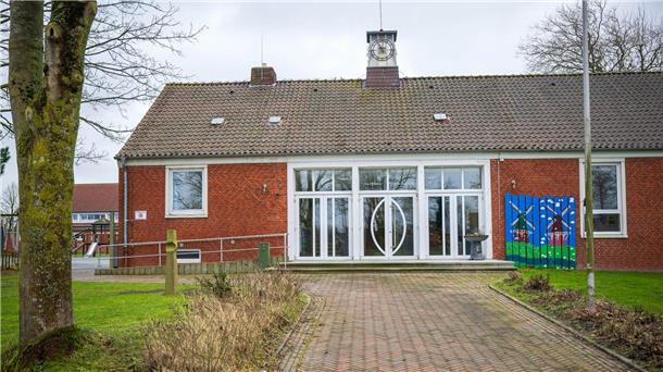 Bürgerentscheid in Krummhörn: Zwei Grundschulen werden Kitas Die Grundschule Greetsiel (Ubbo-Emmius-Schule).