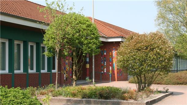 Die Grundschule Meckelsen ist zweizügig. Würde man sie schließen und die Kinder nach Sittensen schicken, könnte in dem Gebäude der örtliche Kindergarten unterkommen. Dessen Neubau entfiele damit, lauten Gedankenspiele dreier Ratsmitglieder.
