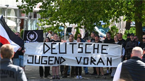 Die Gruppe „Deutsche Jugend Voran“ wird von der Bundesregierung als Beispiel für eine junge, rechtsextreme Gruppierung genannt. (Archivbild)