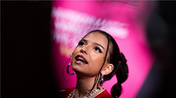 Nina Chuba: Als Frau in der Musikbranche benachteiligt Die Hamburger Sängerin Nina Chuba wird als Frau im Musikbusiness eigener Aussage zufolge mehr hinterfragt.