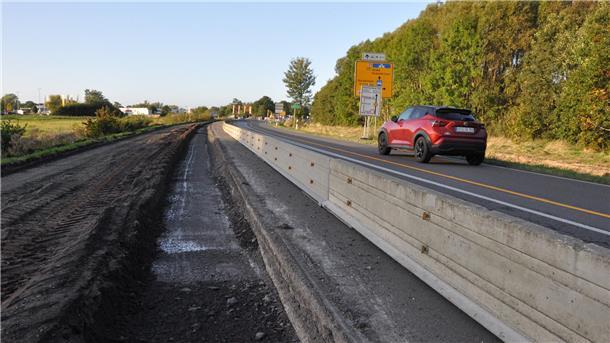 Die Hammer-Kreuzung ist deutlich vergrößert worden. Zurzeit wird ein neuer Radweg an der B 212 zwischen Hammer-Kreuzung und Burgstraße gebaut. Eines der nächsten Bauvorhaben auf der B 212 werden dann Umbauten an der Kreuzung Oldenburger Straße/Bundesstraße 212/Ellwürder Straße sein.