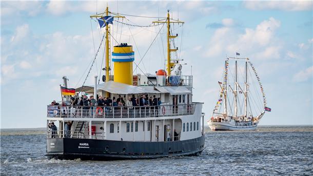 Die "Hansa" und die "Großherzogin Elisabeth".