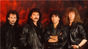 Die Heavy-Metal-Band Black Sabbath im Jahr 1989: Sänger Tony Martin (l-r) neben Gitarrist Tony Iommi, Schlagzeuger Cozy Powell und Bassist Neil Murray.