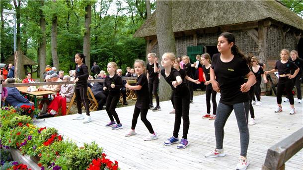 Brauchtumspflege mit buntem Programm und vielen Attraktionen Heeslinger Oste Girls