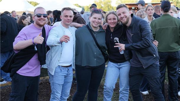 "Die Heide brennt" 2024 in Donnern: Party, Pyro-Technik und Tausende feierwütige...