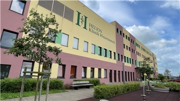 Fassade der Helios-Klinik in Esenshamm. Zur Zukunft des Krankenhauses findet jetzt eine große Informationsveranstaltung statt.