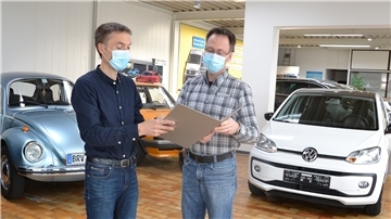 Die heutigen Inhaber des Autohauses Warncke: Wolf (links) und Peter Warncke.