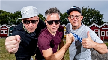 Die Hip-Hop-Band Fettes Brot, Boris Lauterbach alias „König Boris“ (l-r), Martin Vandreier alias „Doktor Renz“ und Björn Warns alias „Björn Beton“.