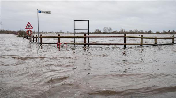 Keine Entwarnung in den Hochwasser-Gebieten Die Hochwasser-Lage bleibt vorerst angespannt.