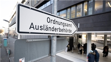 Die hohe Zahl an Asylgesuchen überforderte die Mitarbeiter der Ausländerbehörden. Im Rotenburger Kreishaus sollen zwei zusätzliche Mitarbeiter für Entlastung sorgen.