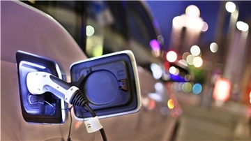 Die hohen Spritpreise führen auch in der Wesermarsch zu einer stärkeren Nachfrage bei Elektro-Autos. Interessenten müssen sich aber oft lange gedulden. Für manche Modelle betragen die Lieferzeiten bis zu einem Jahr.