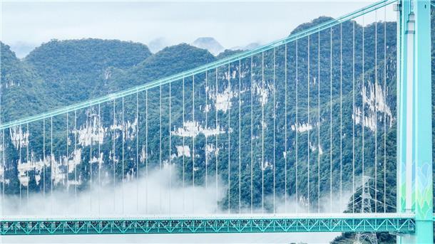 Die Huajiang Grand Canyon Bridge erreicht laut chinesischen Staatsmedien eine Höhe von bis zu 625 Metern.