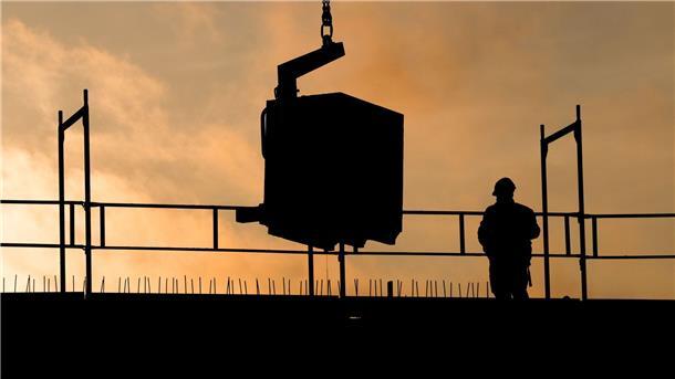 Die IG BAU fordert, dass die Bundesregierung an ihrem Ziel, 400.000 Wohnungen im Jahr zu bauen, davon 100.000 Sozialwohnungen, festhält.