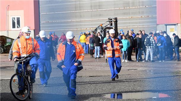 Die IG Metall will mit einem „Runden Tisch“ auf der Lloyd Werft alle, die bei dem Verkauf der Werft mitwirken können, zusammenbringen. Dabei soll auch die Politik vertreten sein zur Unterstützung der Werftarbeiter. Foto: Scheer