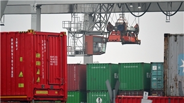 Die Importe sind 2023 im Vergleich zum Vorjahr um 9,7 Prozent auf 1352,5 Milliarden Euro gesunken (Symbolbild).