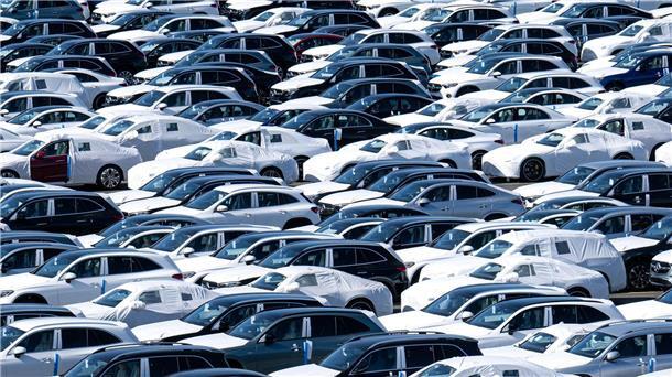 Die internationalen Geschäfte sind wichtig für die deutschen Autobauer. (Archivbild) 