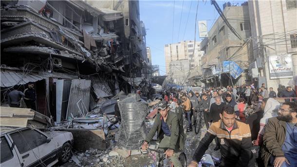 Die israelische Armee hat ihre Angriffe auf die Stadt Chan Junis verstärkt.