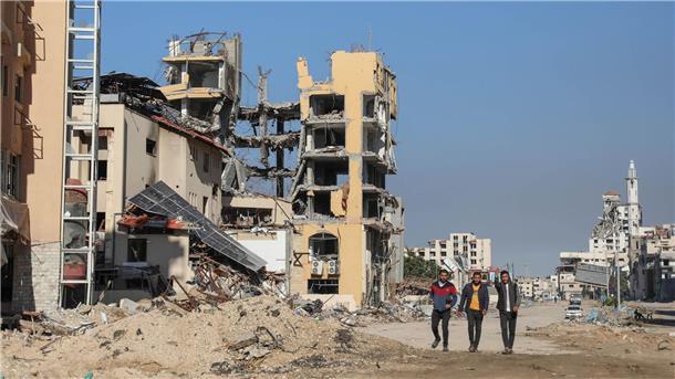 Die israelische Armee hat nach der Feuerpause die Kämpfe im Gazastreifen gegen die islamistische Hamas wieder aufgenommen.