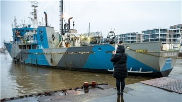 Die John Paul Dejoria von den Neptune’s Pirates verlässt mit Verspätung wieder den Neuen Hafen.