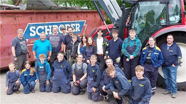Die Jugend der Freiwilligen Feuerwehr Debstedt hat am Wochenende sieben Stunden lang Altmetall im Ort eingesammelt. Zwei große Container haben aber nicht mehr für den Schrott ausgereicht.