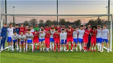 Die Jugendfußballer des JFV Bremerhaven maßen sich bei ihrem England-Trip auch mit dem Nachwuchs des FC Liverpool. 