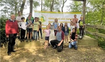 Die Jungen und Mädchen hatten beim Programm des Imkervereins viel Spaß.