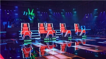 Die Jurorenstühle bei „The Voice Kids“ - an der Jury wird in der kommenden Staffel keine Änderung vorgenommen.