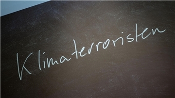 Die Jury der sprachkritischen Aktion kritisiert mit dem Ausdruck die Gleichsetzung von Klimaaktivisten mit Terroristen.