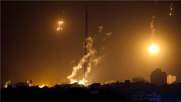 Die Kämpfe zwischen Israels Armee und der Hamas gingen in der Nacht weiter.