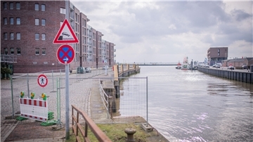 Blick auf Absperrung