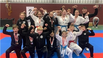 Die Karate-Talente von SFL Bremerhaven zeigten beim Starter-Cup in Nordhorn starke Leistungen.